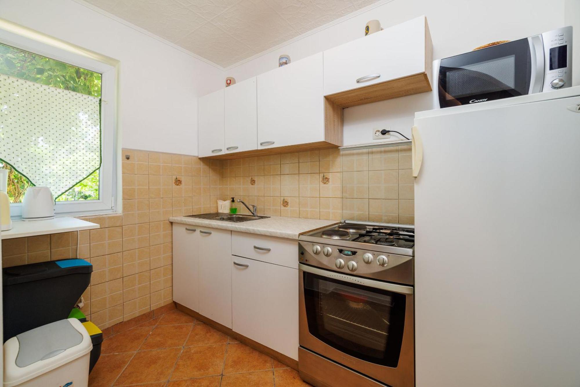 Apartments And Room Mirjana Dramalj Exterior foto