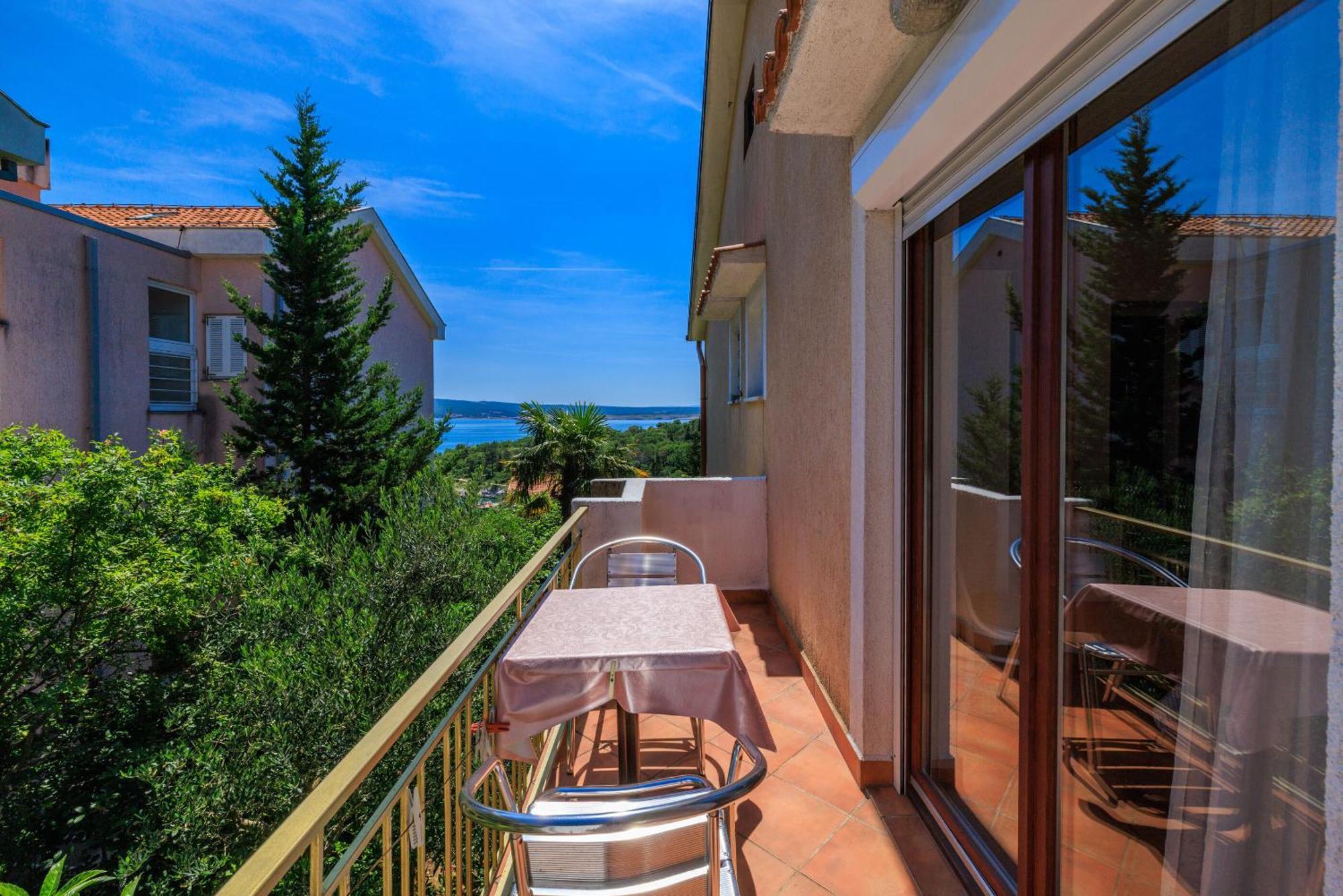 Apartments And Room Mirjana Dramalj Exterior foto