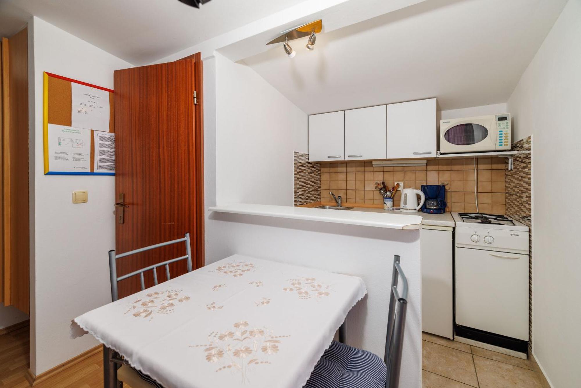 Apartments And Room Mirjana Dramalj Exterior foto